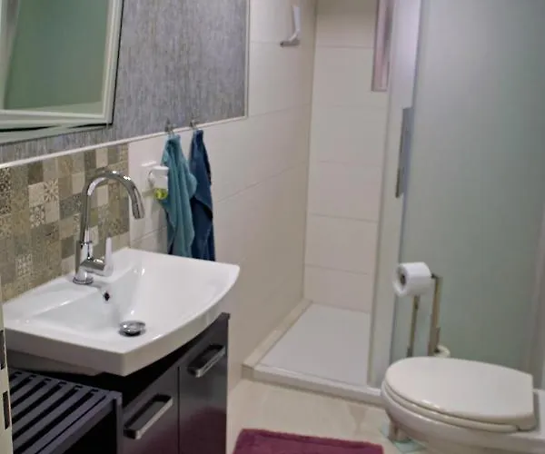 公寓 Huebsche Souterrainwohnung